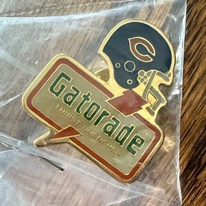 Vintage pin badge Chicago Bears and Gatorade collectors pin